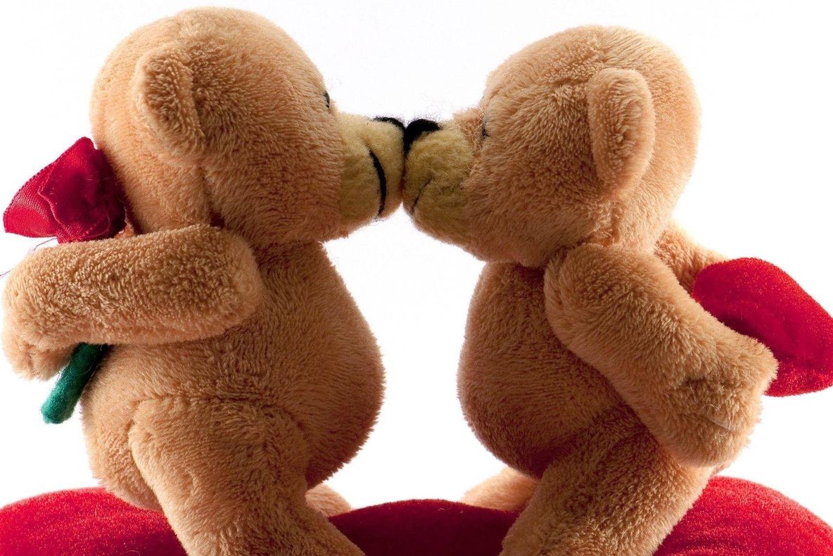 VALENTINE's DAY. Cum a DISTRUS un chinez ZIUA INDRAGOSTITILOR pentru cei din ORAŞUL lui