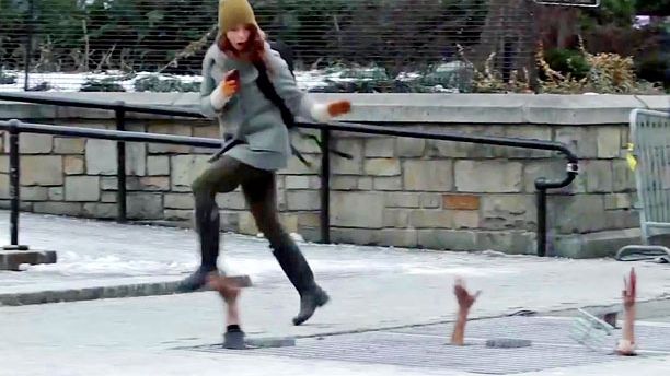 O farsă de televiziune incredibilă: zombii au ieşit din canale, la New York