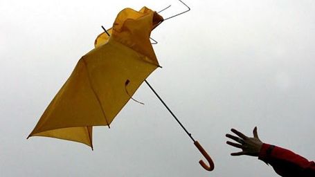 ACOPERIŞ de SPITAL, SMULS de vânt