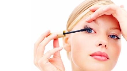 Cauţi un rimel bun? Fă-l să dureze mai mult cu aceste trucuri