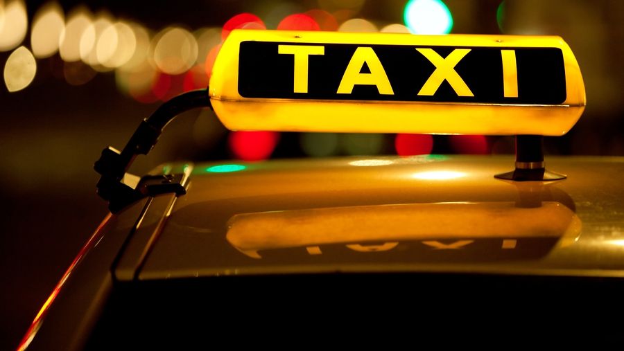 DOLIU în lumea fotbalului! Un cunoscut jucător a fost spulberat de un taxi