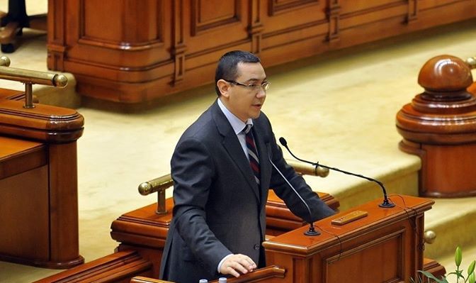 VICTOR PONTA, împins să candideze la alegerile prezidenţiale