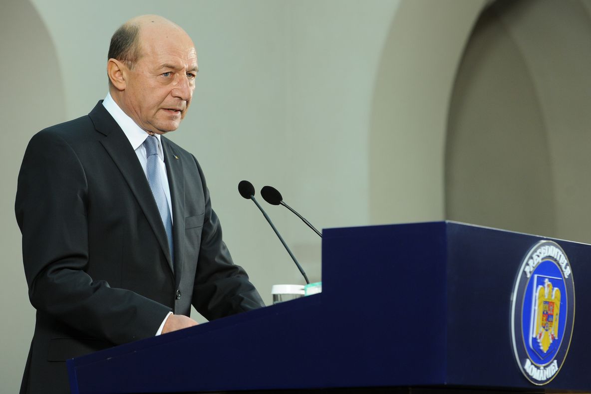 TRAIAN BĂSESCU: Ucraina este agresată de armata rusă. Ianukovici să îşi dea demisia