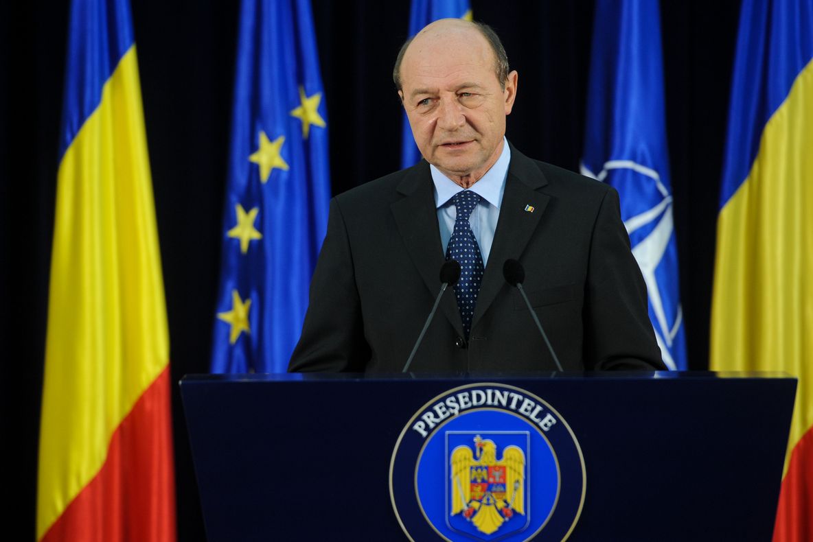 BĂSESCU: Ponta minte din obicei sau din incompetenţă. OUG privind certificatele verzi, în vigoare
