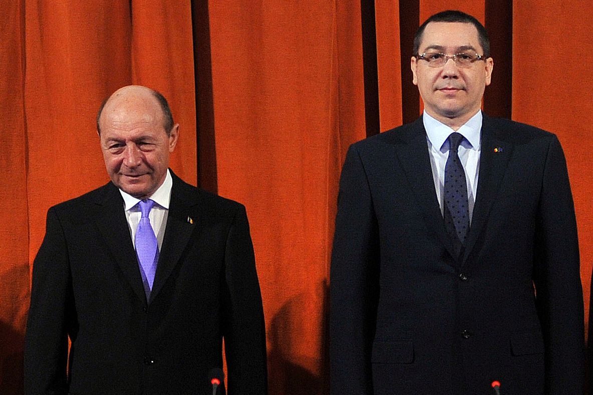 Băsescu şi Ponta, unul lângă altul. ION CRISTOIU: "Ştiţi ce a făcut premierul seara?"