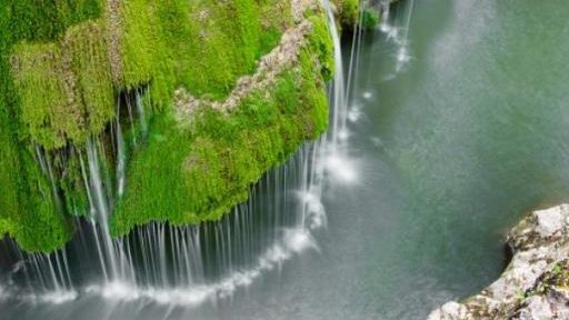 O frumuseţe a României, cascada Bigar, care a uimit lumea întreagă, este în mare pericol