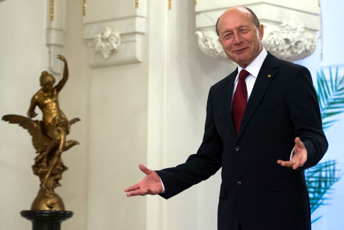 Băsescu: PONTA ar trebui să ceară O NOUĂ ÎNVESTIRE ca premier. Nu i-o mai dau! 