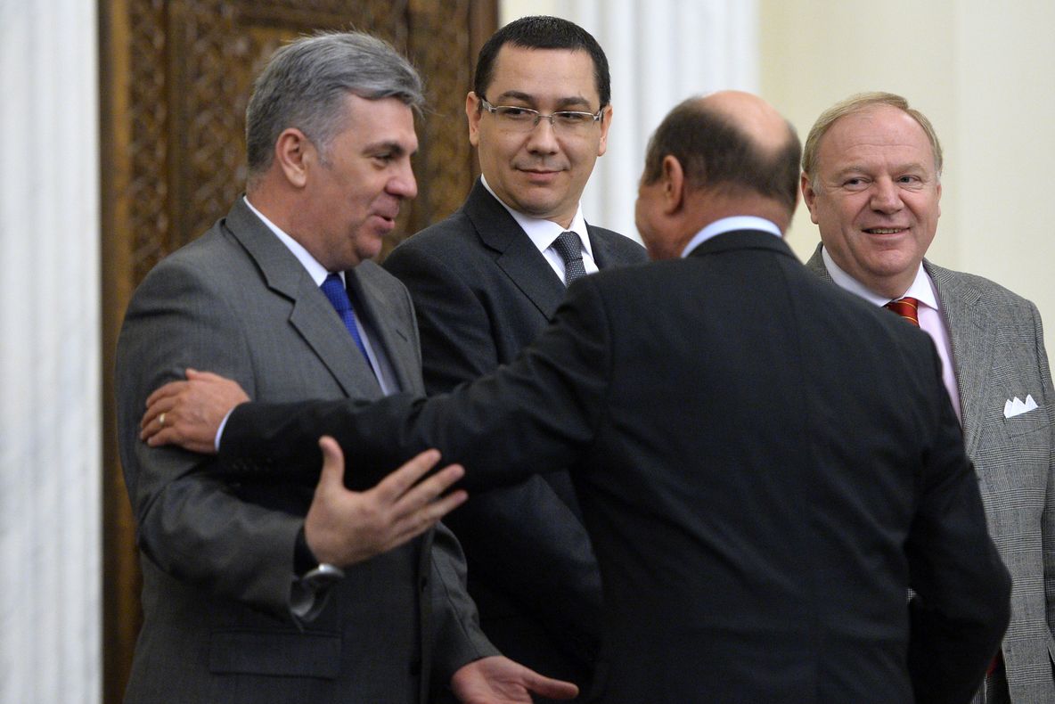 Băsescu: Sunt impresionat de numărul mare de miniştri tineri din noul Cabinet