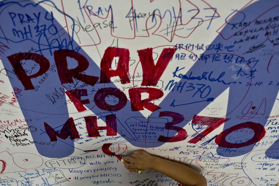 ZBORUL MH370. Locuința pilotului, cercetată de poliție 