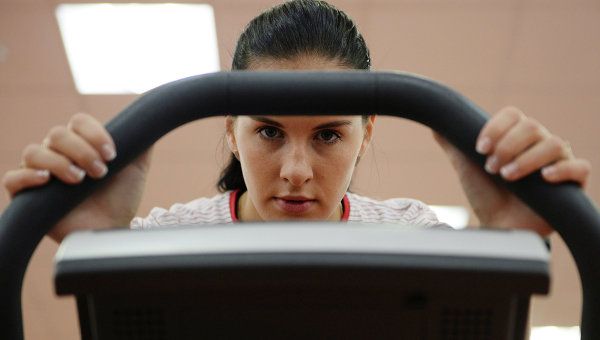 VESTE DEVASTATOARE pentru schioarea sexy accidentată la SOCI 2014