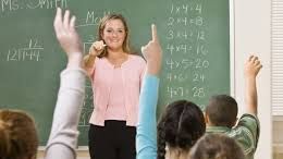 GATA CU ABUZURILE! După scandalul învăţătoarei DANA BLÂNDU, un NOU COD ETIC pentru profesori 