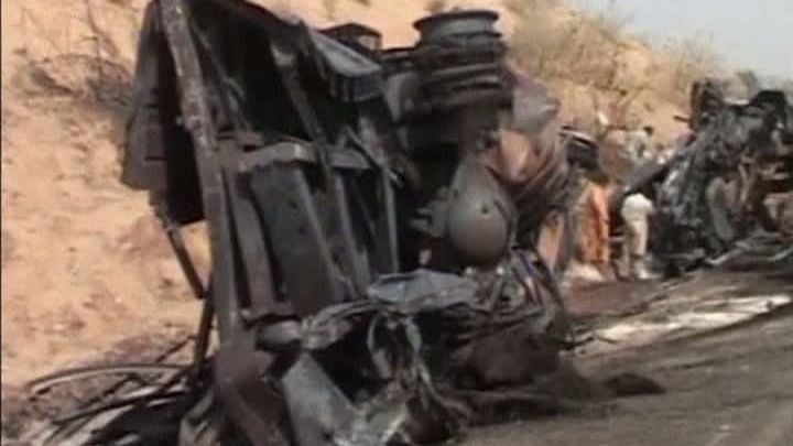 Accident MONSTRUOS: două autobuze s-au ciocnit cu două camioane. Cel puţin 40 de MORŢI