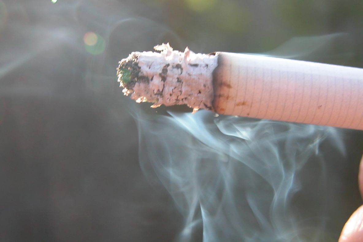 Minorii prinși cu țigara în gură riscă amenzi de până la 500 de lei