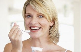 SĂNĂTATE. 4 gustări de seară care nu îngrașă 