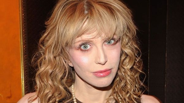 Cântăreața Courtney Love susține că a găsit avionul malaezian dispărut
