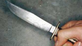 REGLARE DE CONTURI în faţa unui bar. Un bărbat a fost ÎNJUNGHIAT MORTAL