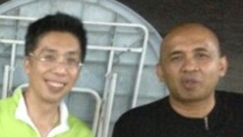 Mesajul de pe tricou care l-ar putea da de gol pe pilotul avionului dispărut