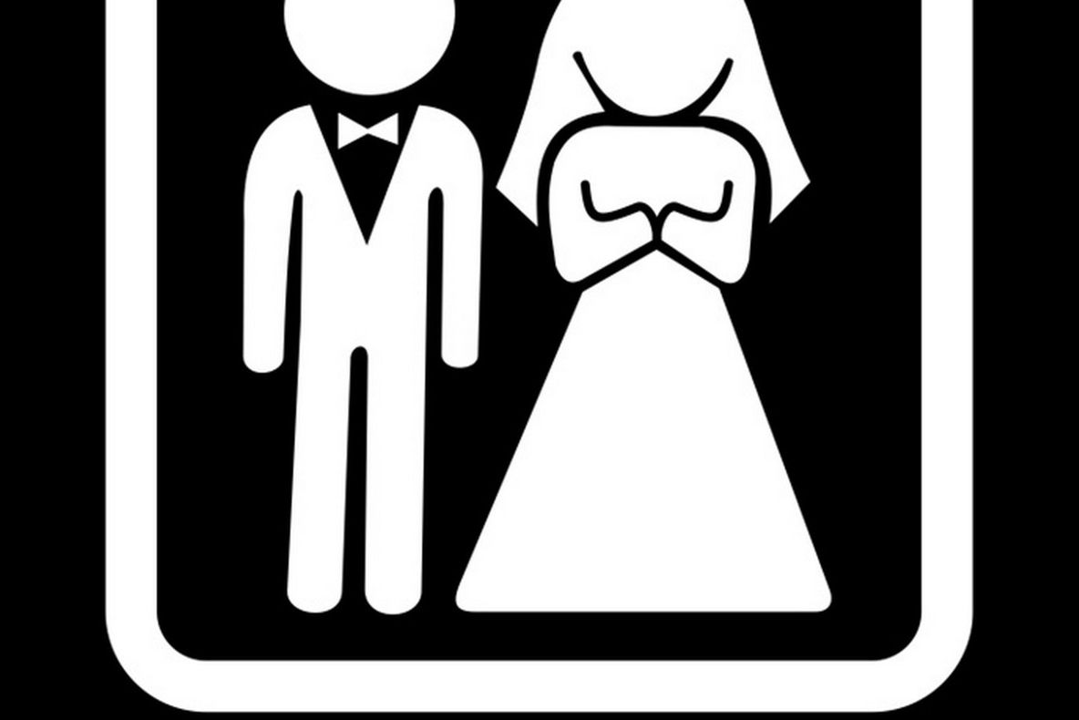 BANCUL ZILEI. Soţia îi trage o palmă soţului