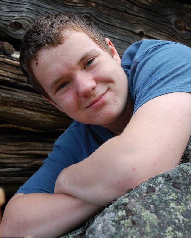 ŞOCANT. Un adolescent a intrat în comă după ce a băut 4 litri de sucuri energizante în 16 ore 