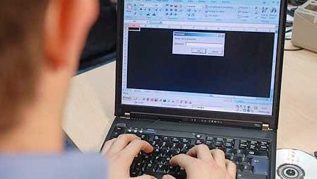 Numele şi fotografiile victimelor tragediei din Ucraina, exploatate de escroci pe Facebook