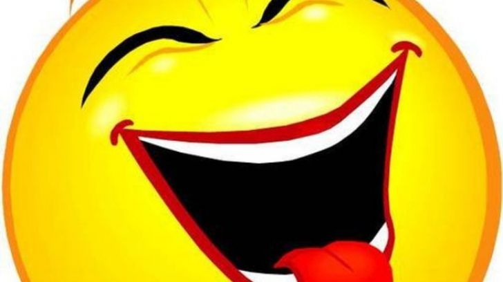 BANCUL ZILEI. Doi bătrâni aşteaptă în faţa unui cabinet medical