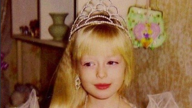 Era un înger în copilarie, însă a suferit o transformare ireală! 