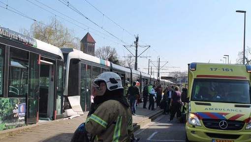 GROAZNIC ACCIDENT. Trei tramvaie s-au ciocnit: zeci de răniţi