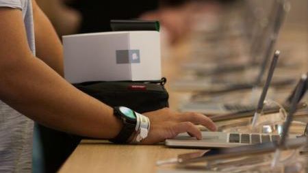 MINI-CALCULATORUL controlabil prin gesturi ale feței