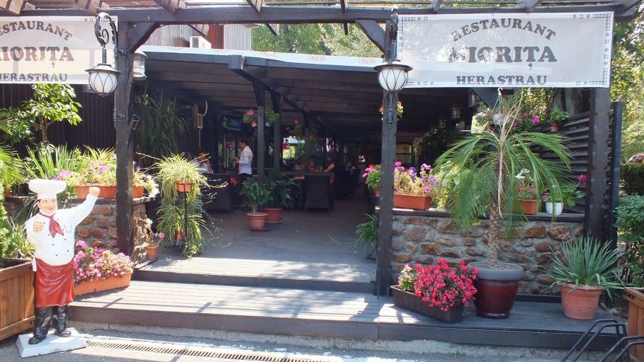 Restaurantul Mioriţa, demolat după 22 de ani 