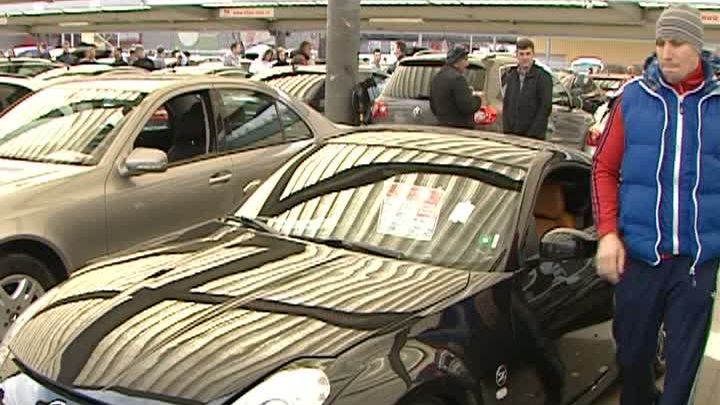 Opt membri ai grupării de trafic cu maşini de lux cu un prejudiciu de 1 milion euro, arestaţi