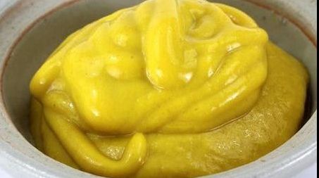 EFECT ULUITOR. Ce se întâmplă dacă te dai pe păr cu muştar