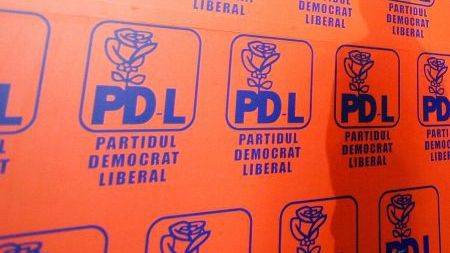 Peste o mie de membri ai PDL Hunedoara, la mitingul organizat de partid la Cluj-Napoca