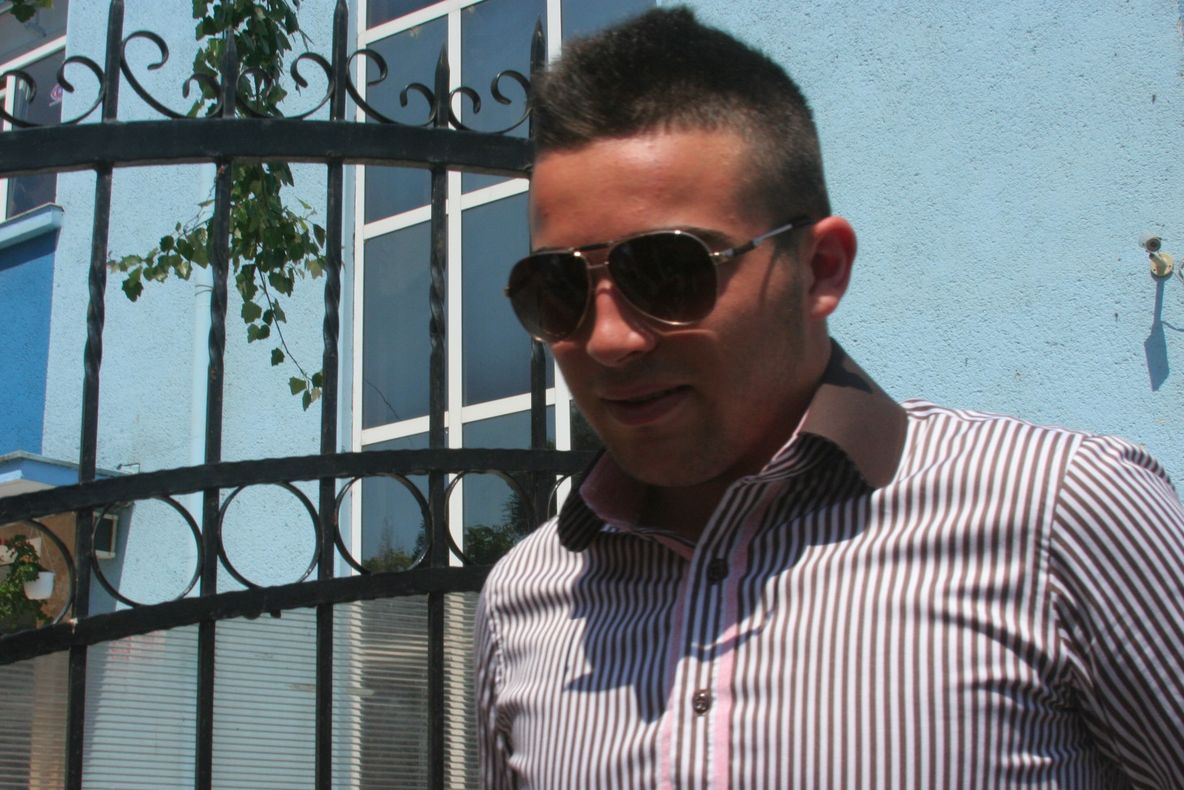 Radu Mazăre, vizitat de fiul său în arest, cu cartea Patimile lui Iisus