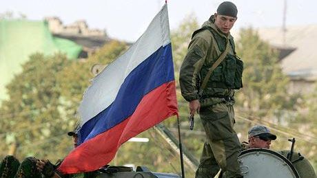 Rusia a trimis "câteva sute de militari" în Crimeea, afirmă un oficial american