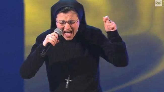 SURPRIZĂ DE PROPORŢII la "Vocea Italiei"! O călugăriţă a ULUIT membrii juriului  - VIDEO