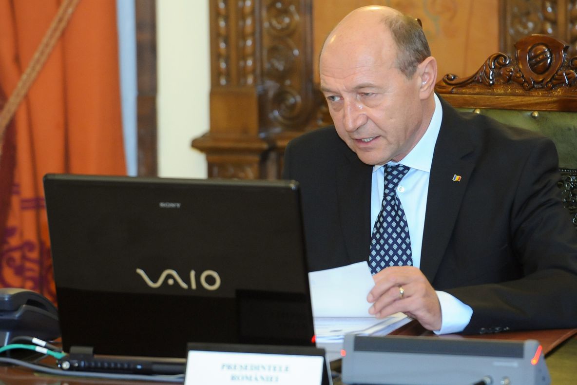 UCRAINA. BĂSESCU, ŞEDINŢĂ de lucru cu STRUCTURILE DE SECURITATE 