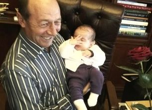 Băsescu, întrebat dacă şi-a dus nepoata la Cotroceni: Nu poţi să aduci pe unul cu mintea lui Crin