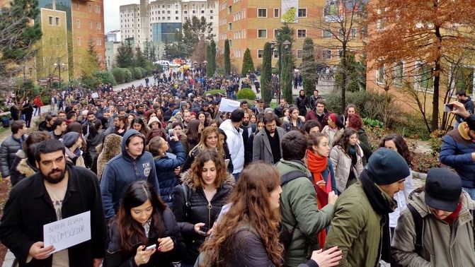 Noi proteste în Turcia după decesul unui tânăr rănit în timpul manifestaţiilor din 2013