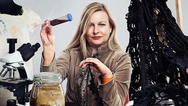 Bacterii moarte, incluse în cea mai recentă instalaţie a unei artiste britanice de origine română