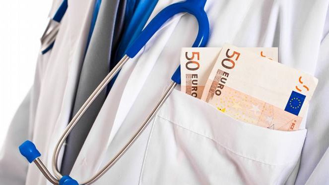 PENSIONĂRI pe caz de boală ILEGALE: parchetul a extins urmărirea penală faţă de medicul Telbis