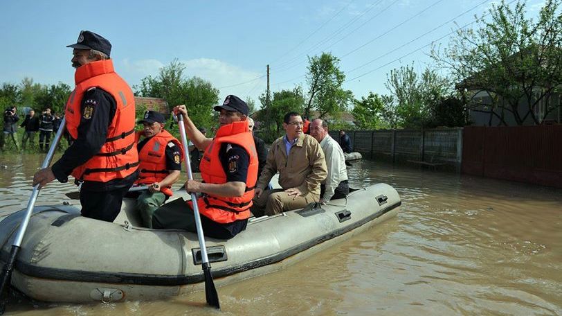 Cum vede Geoană prezenţa lui Ponta în mijlocul sinistraţilor din Teleorman