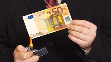 Românii RENUNŢĂ să-şi mai deschidă afaceri. Numărul firmelor noi, la pământ