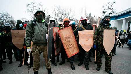 Parlamentul ucrainean cere dezarmarea grupărilor paramilitare