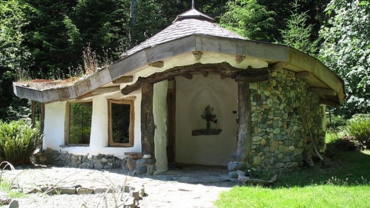 VIDEO Uite cum arată căsuțele din povești dintr-un sat din Romania