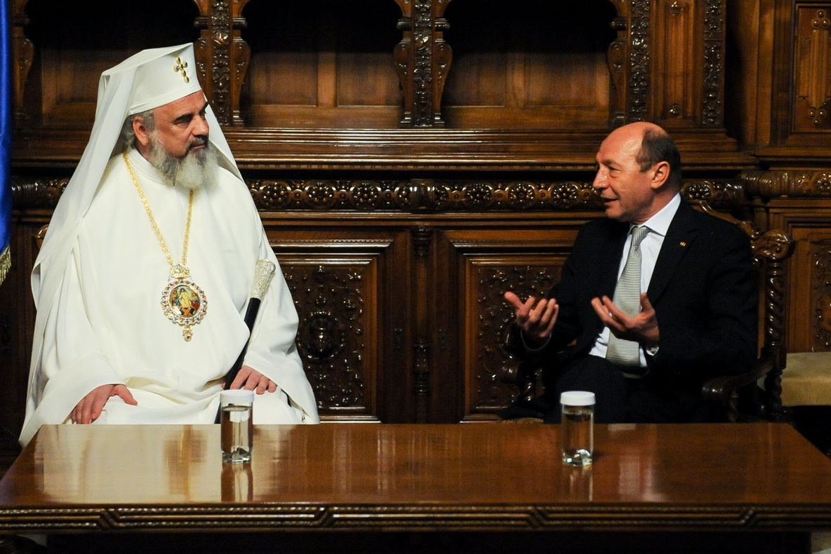 Băsescu: BOR rămâne singura instituţie care în afara frontierelor îi poate ţine pe români laolaltă