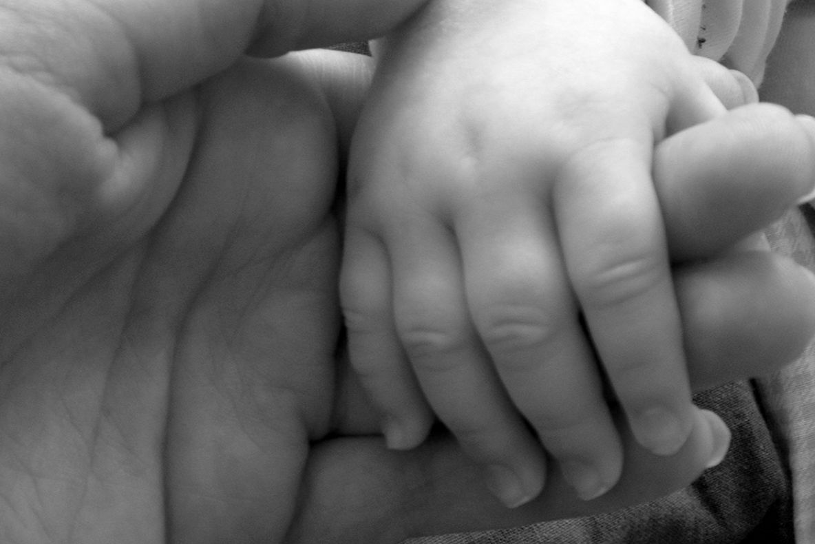 Ziarişti britanici care voiau să "cumpere" bebeluşi din Bulgaria, prinşi în flagrant de o jurnalistă