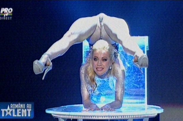 ROMÂNII AU TALENT. Femeia elastică a făcut un show interzis minorilor
