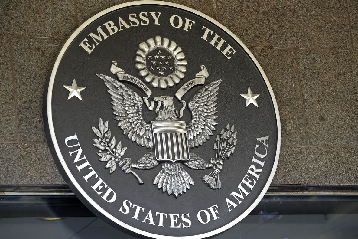 LIDERII partidelor politice, invitaţi la Ambasada SUA. Victor Ponta nu a participat la întâlnire