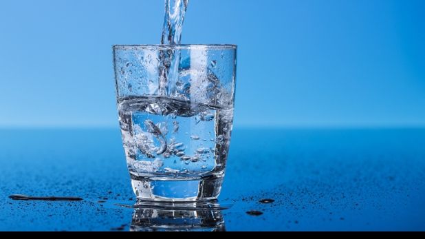 Inventatorul care a rezolvat problema lipsei apei potabile din ţările sărace: SCOATE APA DIN AER