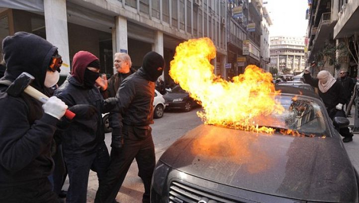 GREVĂ GENERALĂ cu manifestaţii şi perturbarea transporturilor în Grecia